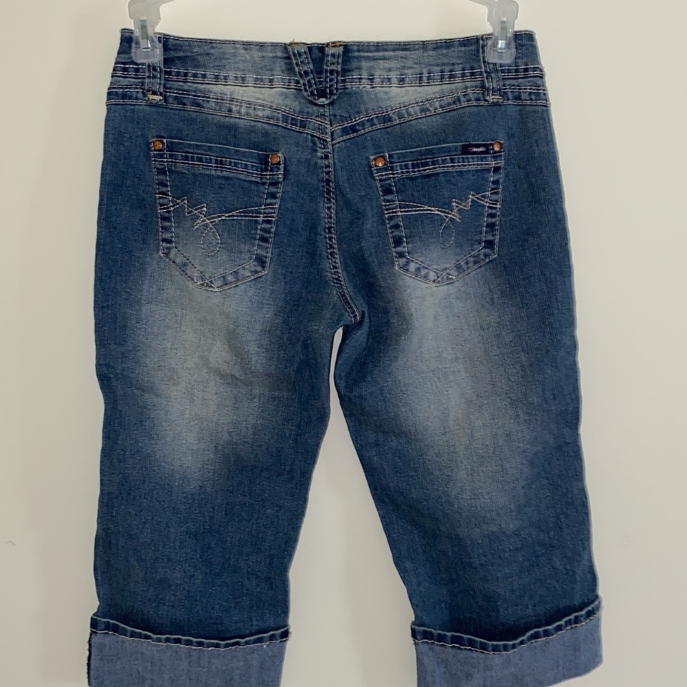 Capris - Picture 4 of 5